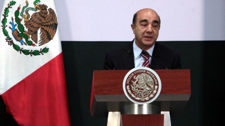 Jesús Murillo Karam presenta dos amparos contra el caso Ayotzinapa
