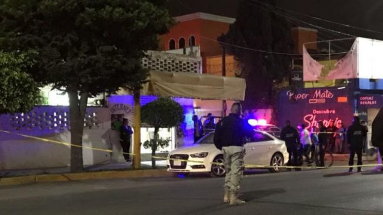 Asesinan a hombre dentro de su auto en Tultepec