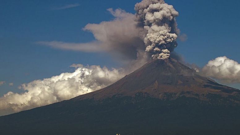Cancela vuelos AICM por intensa actividad del Popocatépetl