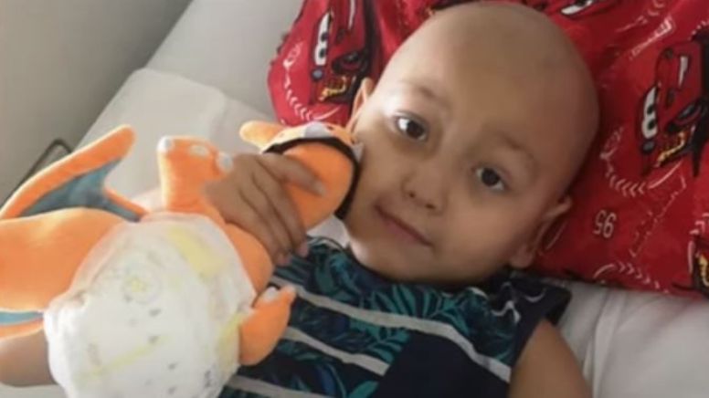 Familia en Chile rifa su casa para pagar tratamiento de cáncer de su hijo