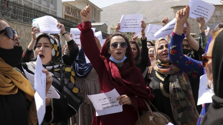 Gobierno Talibán Aíslan a mujer. Pueden tomar clases pero sin presencia de hombres 