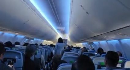 AMLO es atacado en pleno vuelo por pasajera (VIDEO)