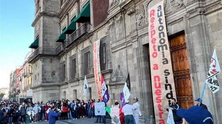 Sindicato Mexicano de Electricistas: Protestan extrabajadores; exigen reinserción en CFE