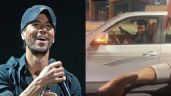 VIDEO. Enrique Iglesias conmueve al bajar de su auto en pleno tráfico para complacer a un fan