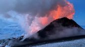Rusia: estallan dos volcanes en la península Kamchatka