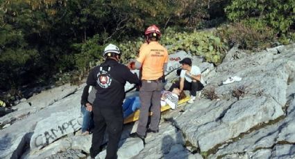 Seguridad en Nuevo León: Rescatan a mujer tras caer en el Cerro de la Silla