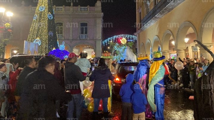 Celaya: Ni las inclemencias del clima impidieron que se realizara el "Tradicional Desfile de Carros Alegóricos Navideños”