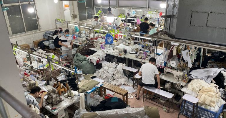 Una fábrica textil en Haizhu, China, el 31 de agosto de 2022, donde trabajaba Xie Pan. The New York Times.