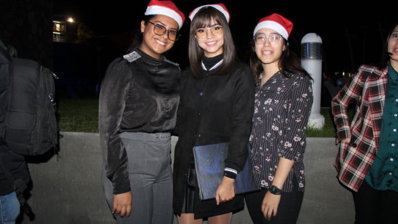 Dan los universitarios De La Salle Bajío bienvenida a Navidad