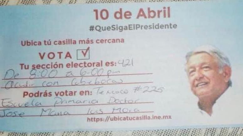 Revocación de mandato: Simpatizantes de Morena reparten propaganda en Celaya donde invitan a votar a favor de AMLO