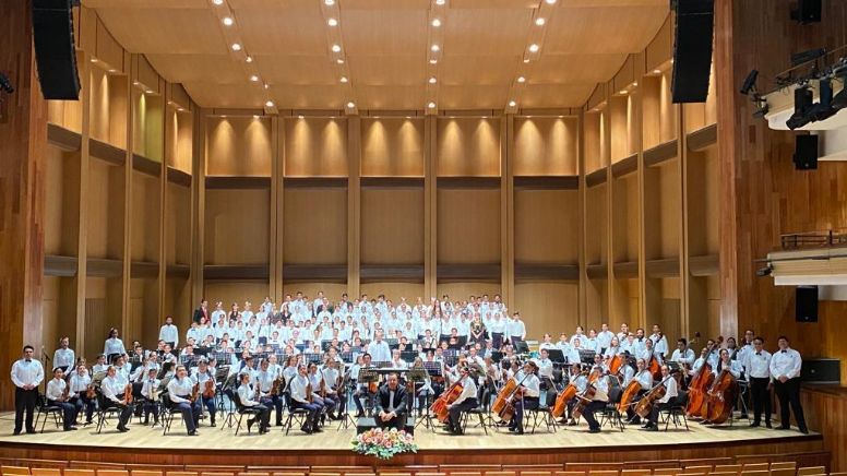 Las orquestas y coros sinfónicos de Fundación León interpretaron éxitos de Juan Gabriel y José José durante su Macroconcierto de Verano