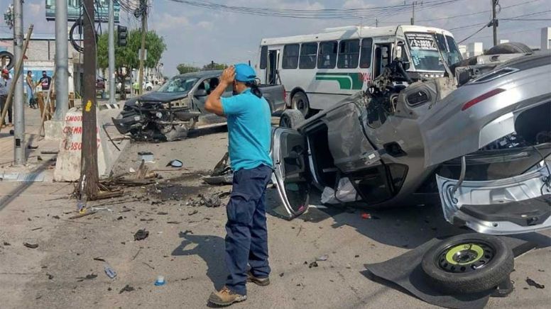 Accidente en Celaya: Choca auto contra camioneta al dar vuelta prohibida en camino a San José de Guanajuato