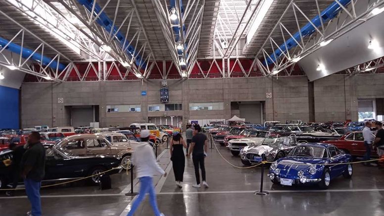 Festival de Verano León 2022: Exhiben 180 autos clásicos en la muestra Autos Retro en Poliforum