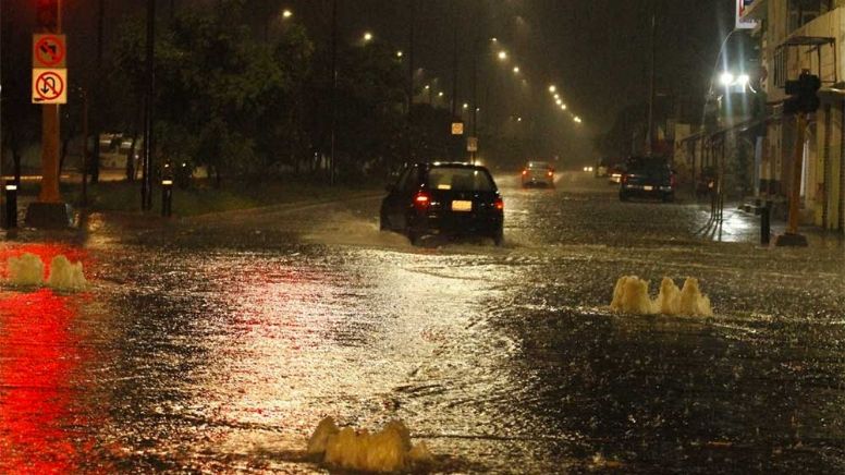 Clima en León: Fuertes lluvias afectan varias colonias de la ciudad, hay encharcamientos, árboles caídos y autos varados