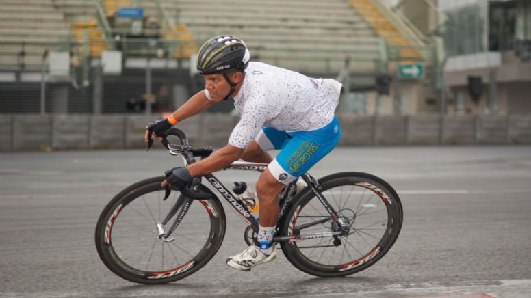 Deporte Local: Celayense, Esteban Cuarenta hace historia en ciclismos y se corona en '24 Horas Bici'