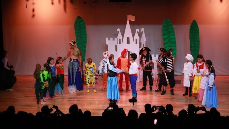 En León alumnos del instituto Oviedo cierran su ciclo escolar con obra teatral "La Sirenita"
