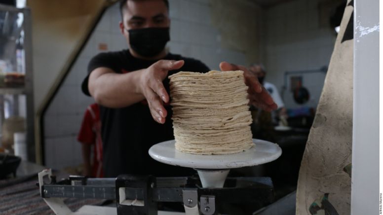 Inflación: Exigen al Gobierno que subsidie a la tortilla y no al AIFA