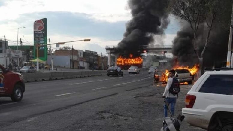 Seguridad Zapopan: Reportan narcobloqueos en Jalisco con camiones incendiados