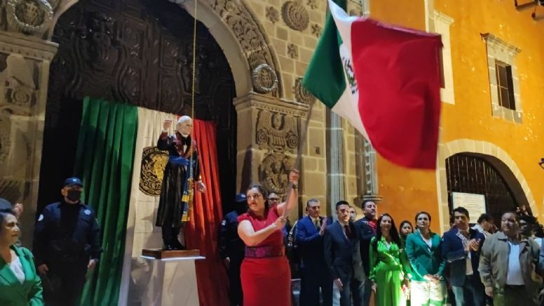 Grito de Independencia Acámbaro: Claudia Silva entona Himno Nacional junto a decenas de acambarenses