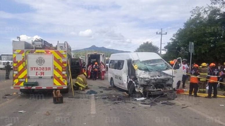 Accidente en Silao: Choque de transportes de personal en Eje Metropolitano deja 8 heridos