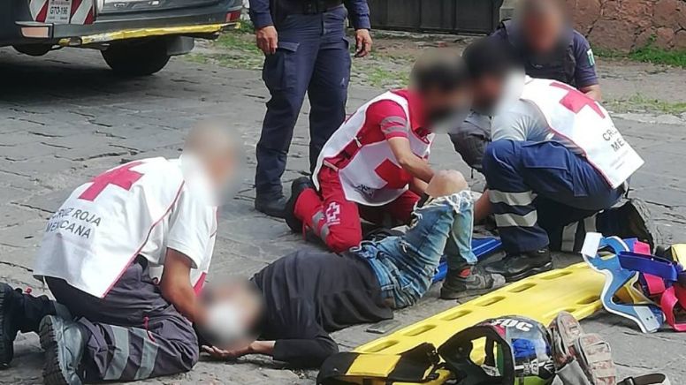 Accidente en Guanajuato capital: Motociclista derrapa mientras era seguido por patrulla y queda herido