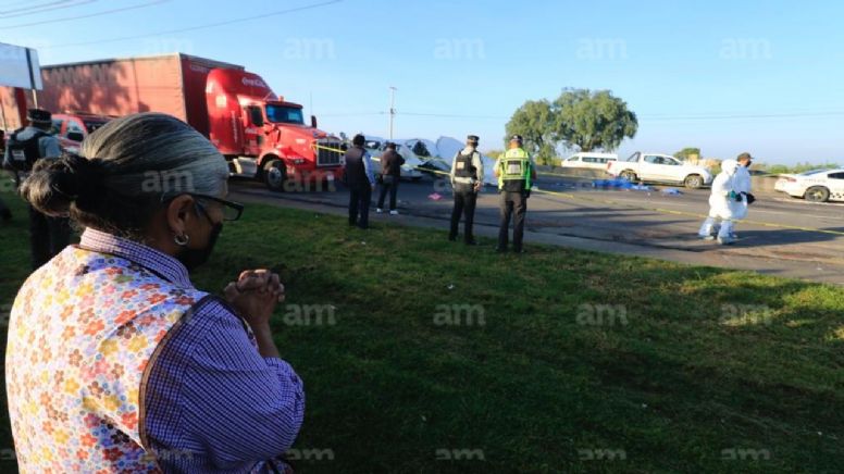 Accidente en León: Choque entre camión de pasajeros y tráiler en carretera Silao, en Santa Ana del Conde