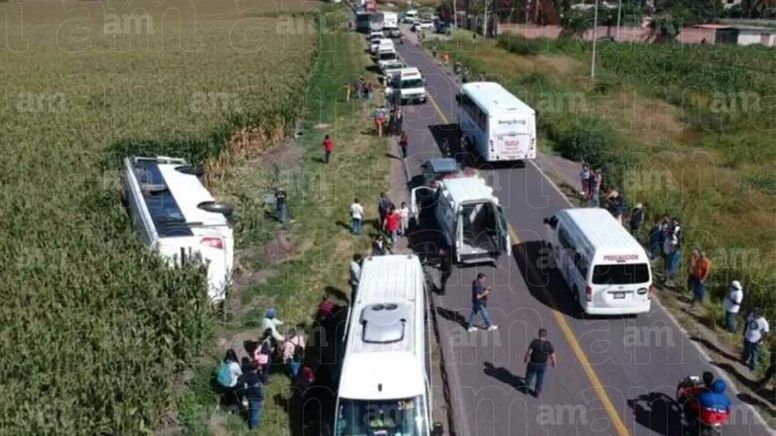 Accidente en Abasolo: Choque de camión de carga contra autobús deja 22 estudiantes lesionados VIDEO