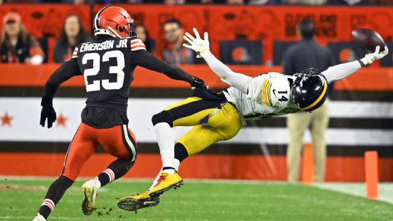 Steelers vs Browns: George Pickens atrapa balón a una sola mano