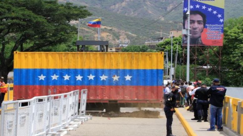 Puentes internacionales de Colombia y Venezuela reabren su frontera al comercio legal