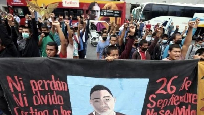 Normalistas de Ayotzinapa: 'Que el Gobierno nos diga la verdad', exigen padres