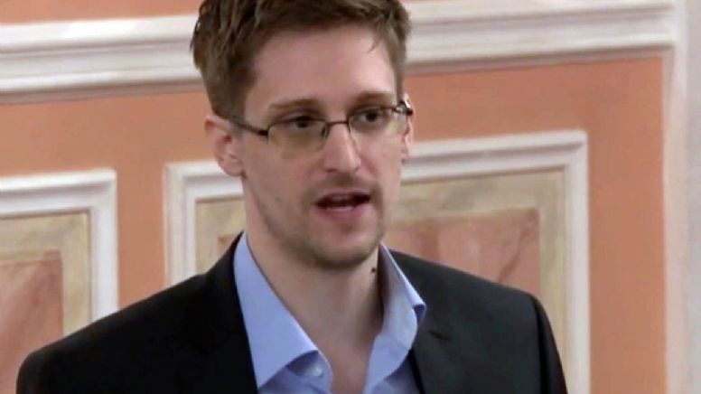 Edward Snowden: Presidente Putin le otorga la ciudadanía rusa