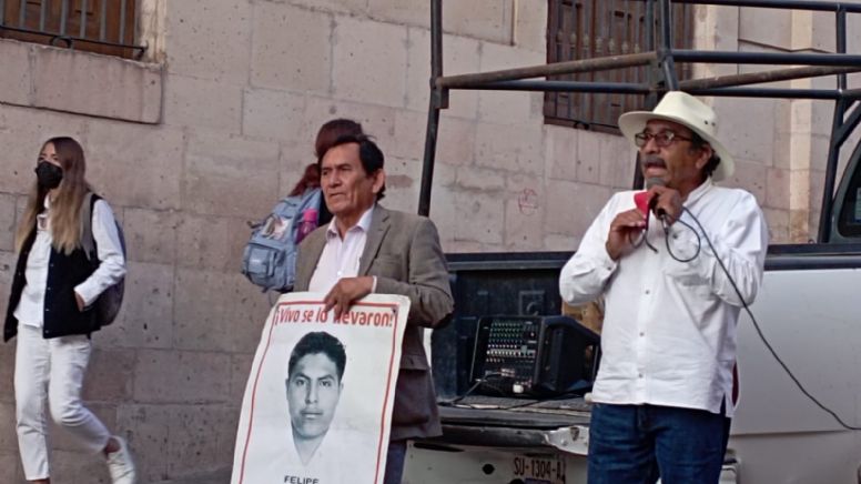 Guanajuato capital: A ocho años de la desaparición en Ayotzinapa, exigen a AMLO esclarecer el caso