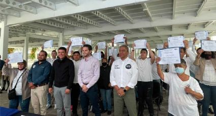 León: Terminan primaria y secundaria, reciben su certificado de estudios en la Feria