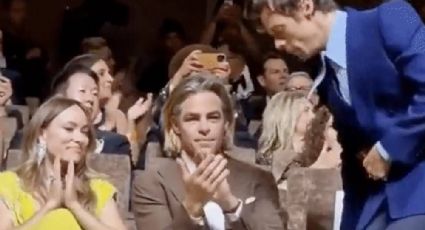 VIDEO. Harry Styles escupe a Chris Pine en el estreno de la cinta de Olivia Wilde en Venecia