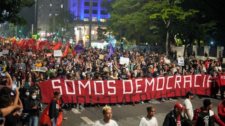 Con protestas, piden cárcel a bolsonaristas que tomaron Congreso en Brasil