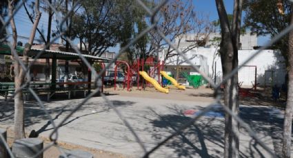 En León mantienen cerradas minideportivas por lo que los niños juegan en la calle