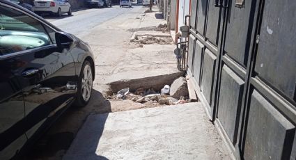 Piden vecinos de Río Almería a Sapal terminar su obra y arreglar banqueta