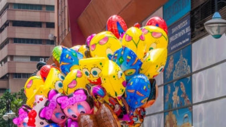 ¿Te acuerdas de los grandes globos de helio en la feria? Esto pasó con ellos
