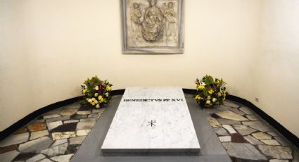 Benedicto XVI: De puertas abiertas, la tumba