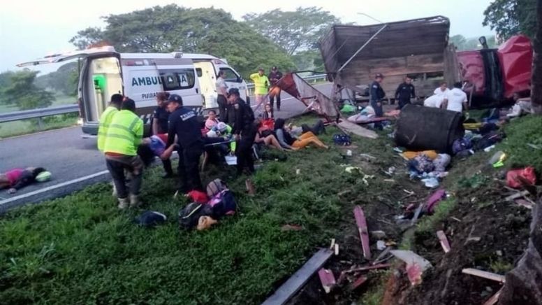 Termina ‘sueño americano’ para 10 migrantes cubanas; hay 17 heridos graves en choque de camión