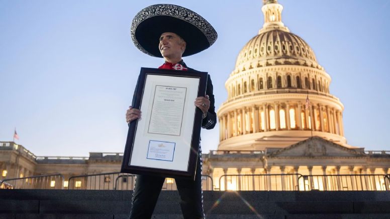 Alejandro Fernández recibe reconocimiento en el Capitolio estadounidense: ¡Somos México!