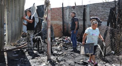 Tres familias duermen en la calle tras perder sus casas durante un incendio en El Carrizalito