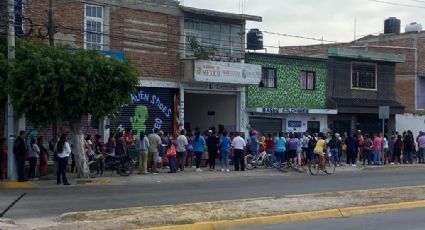 Temprano y por más de 3 horas, las filas para poder comprar leche Liconsa en León