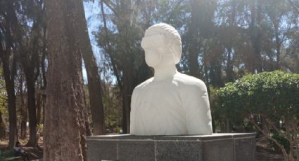 Ignorado y vandalizado monumento a héroes COVID de Pachuca