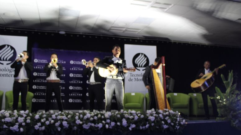 El Tec de Monterrey celebra 'Ceremonia de Lealtad'