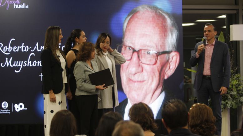 Por su 80 aniversario, el Tec de Monterrey celebró la ceremonia “Dejando huella”