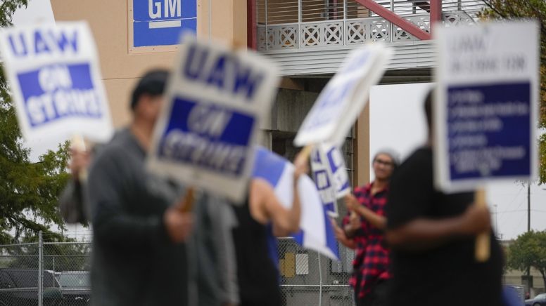 Pondrían fin a huelga automotriz, tras 6 semanas; GM llega a acuerdo tentativo con sindicato