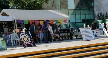 Con altar de muertos y féretro en IMSS Irapuato derechohabientes piden mejor atención