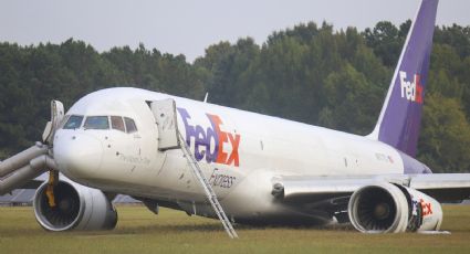 Aterriza de emergencia y se despista avión de FedEx en Tennessee