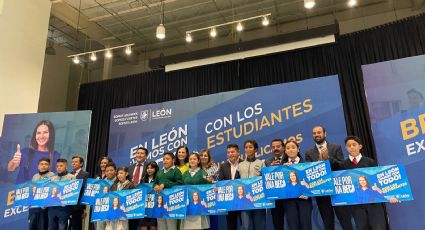 Estudiantes de "10" reciben beca Excelencia de parte del Gobierno de León